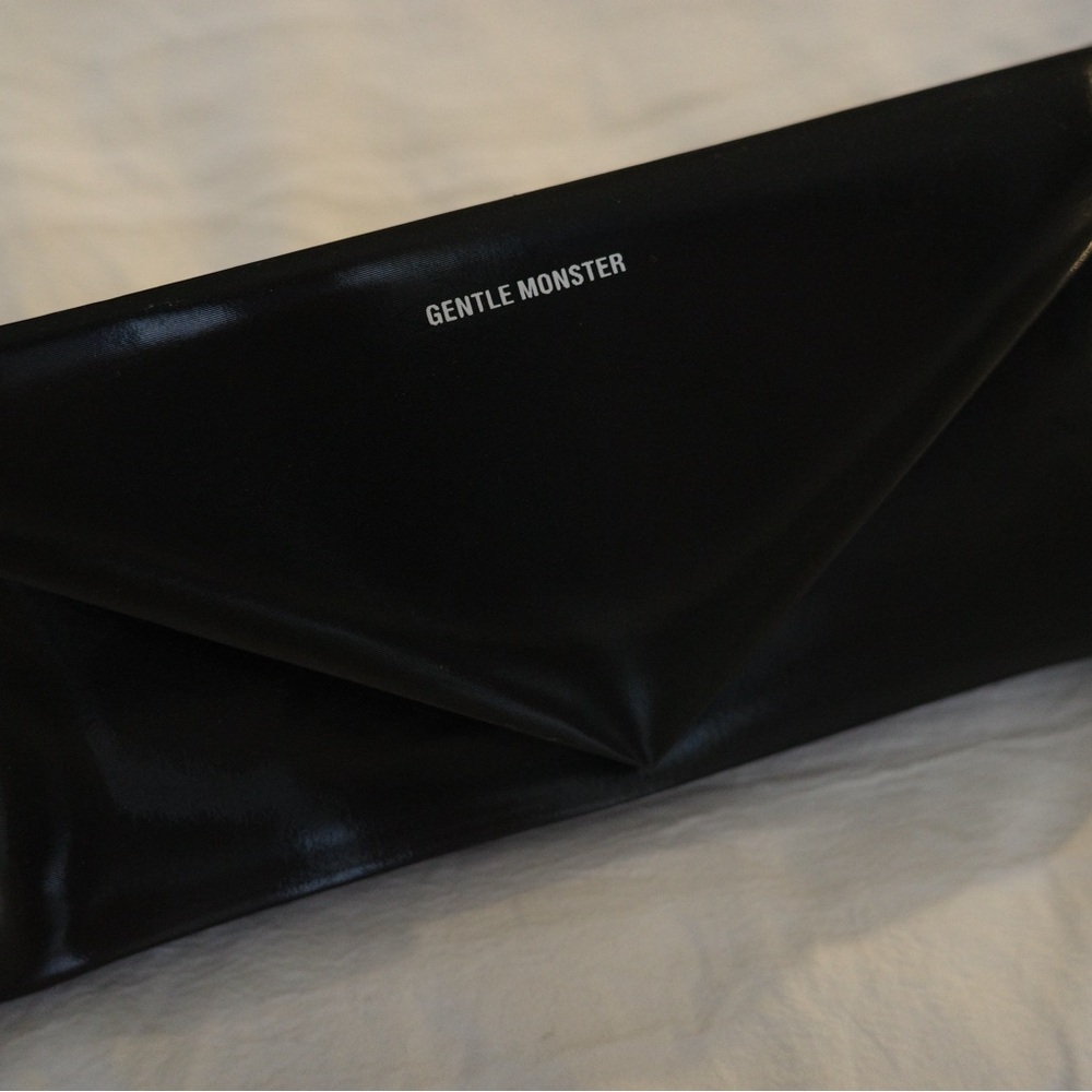 Gentle Monster Diane 02 Black and Gold Sunglasses - Picture 2 of 11